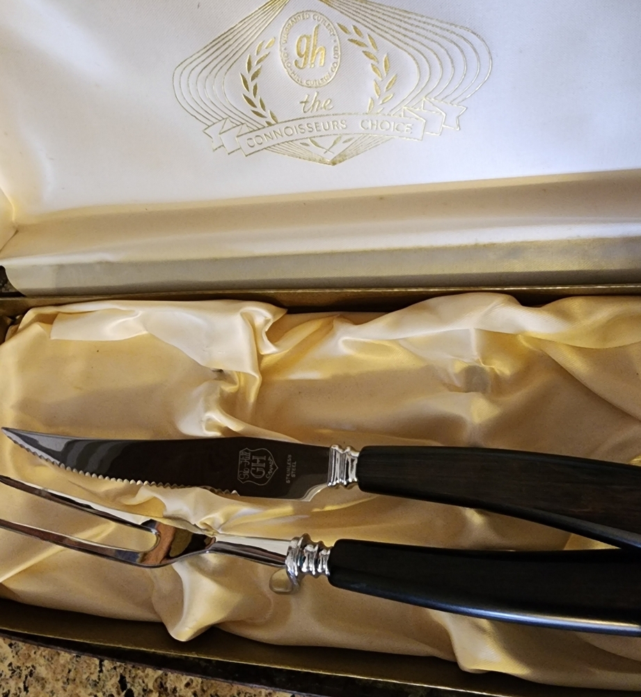 Vintage Glo Hill Corporation Carving Set